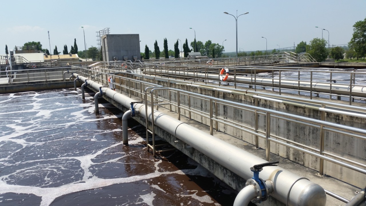 Hệ thống xử lý nước thải tập trung là một hạng mục hạ tầng phục vụ doanh nghiệp tại KCN Sạch Hưng Yên.